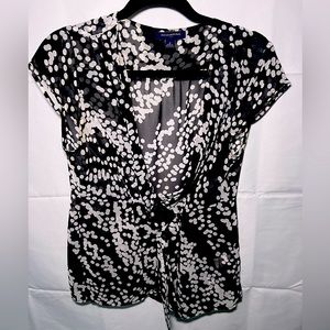 Like new, Banana Republic, size medium, short sleeve blouse, black&white